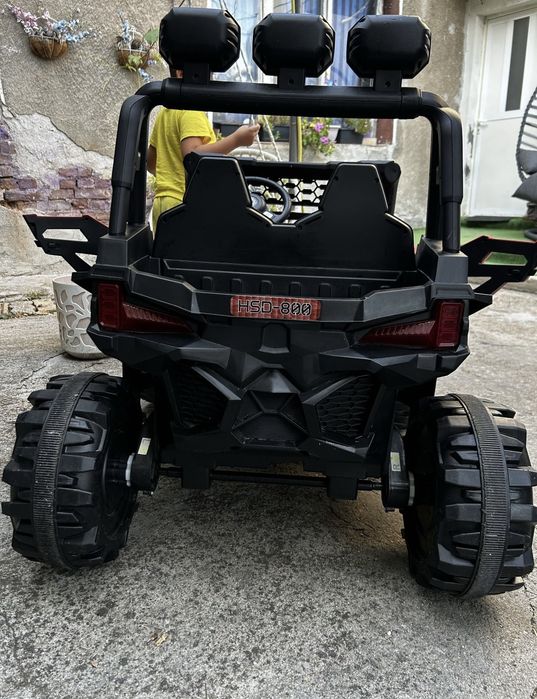 Детски  електрически двуместен джип