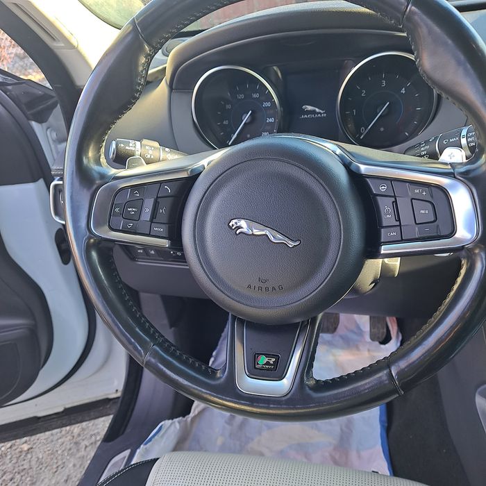 Un superb suv " Jaguar F- pace !!