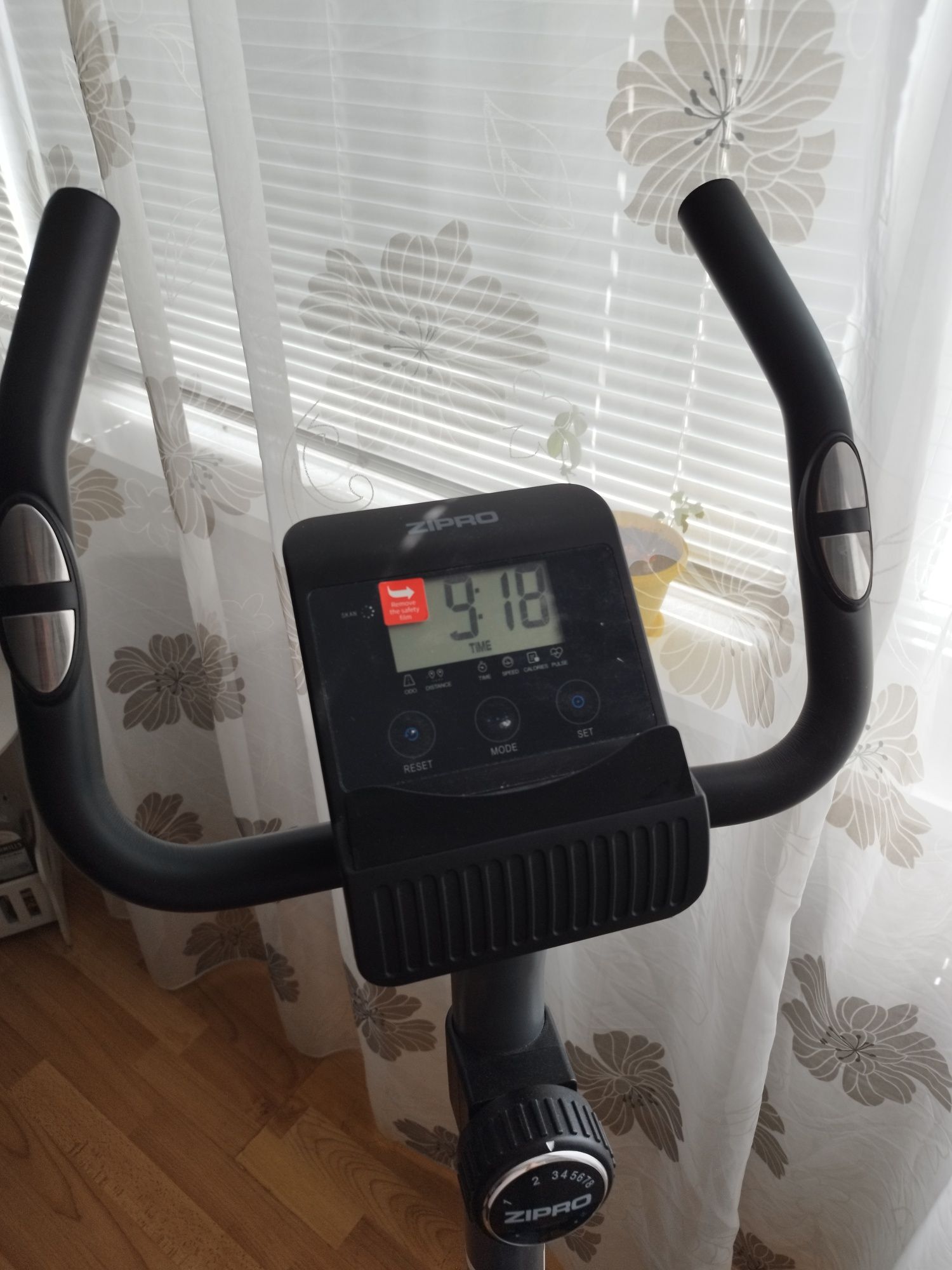 Продавам Велоергометър Zipro Beat