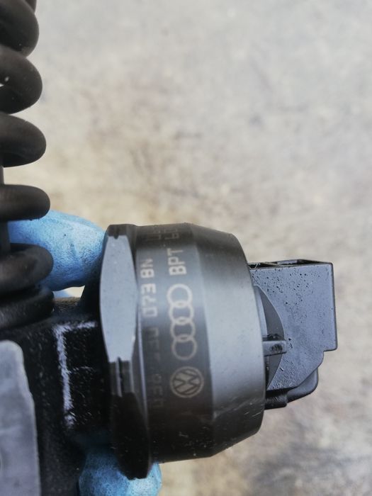 Injectoare vw golf 5 motor 1.9 tdi, Audi A3 8P, touran,COD MOTOR BLS