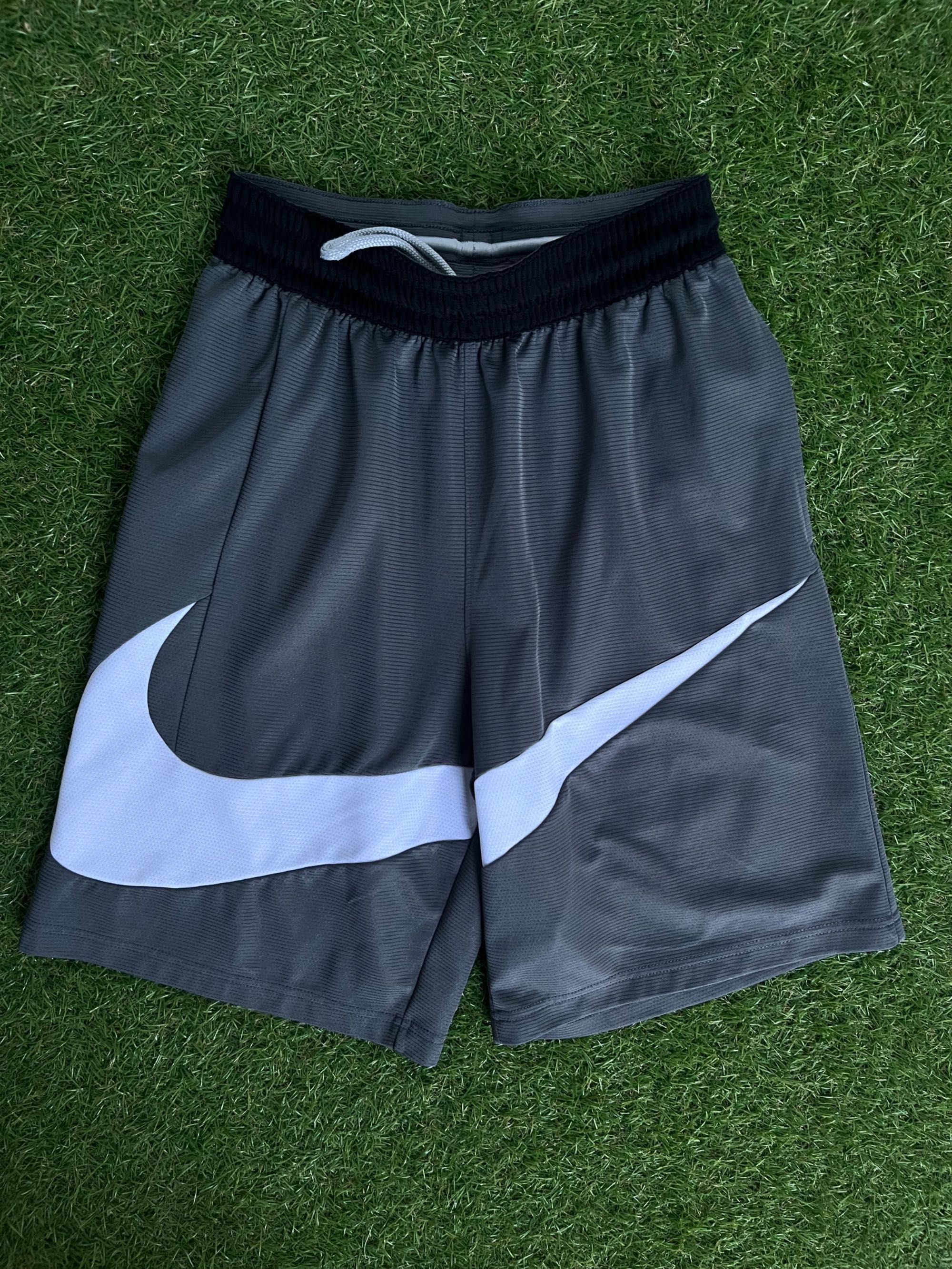 Мъжки къси панталонки : NIKE SWOOSH DRI- FIT S