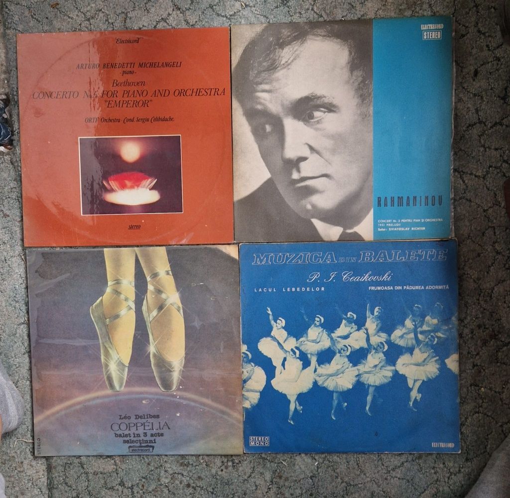 30 Viniluri cu muzică simfonică.