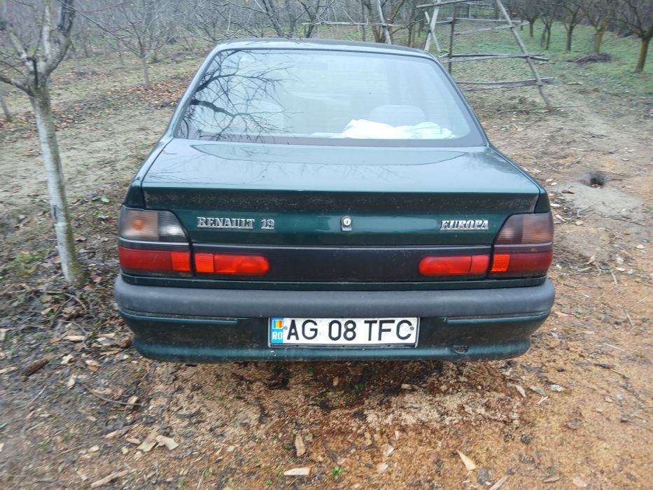 Vand sau schimb renault 19