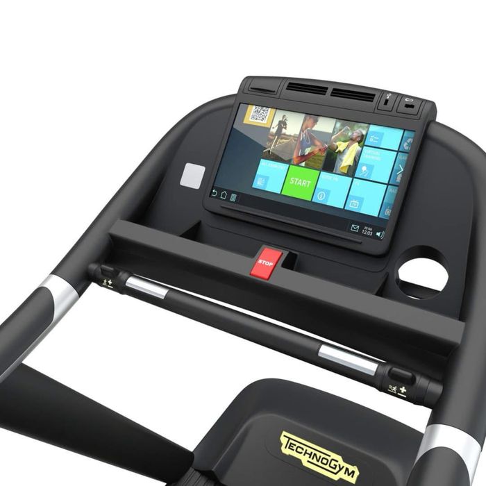 Бягаща пътека Technogym Run 600 Live