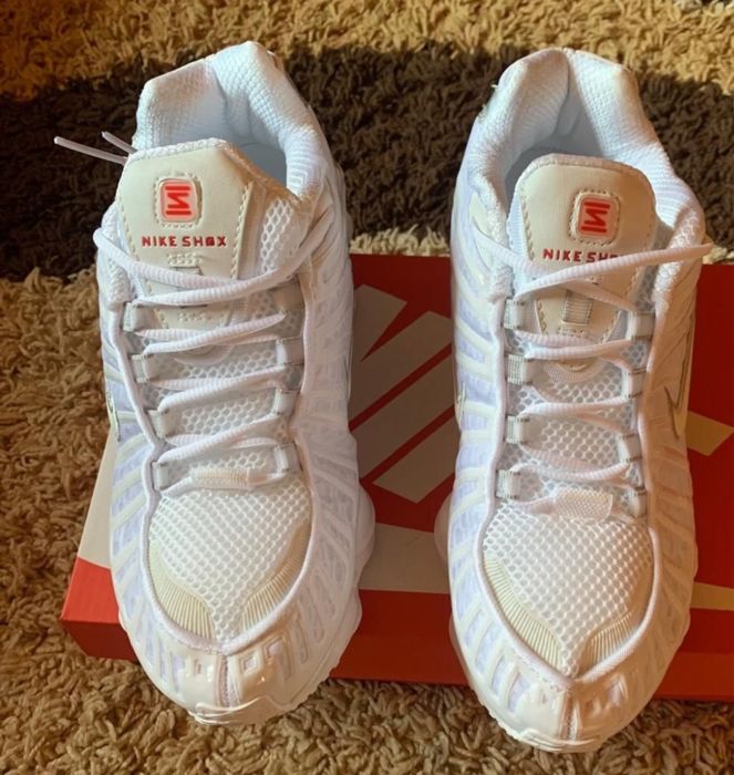 Vand adidasi nike shox cu cutie