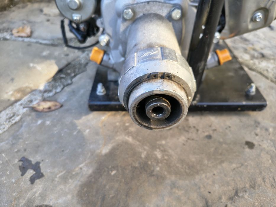 Четеритактов бензинов двигател с стартер