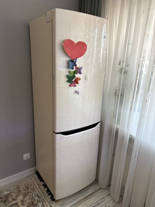 Холодильник LG бежевый