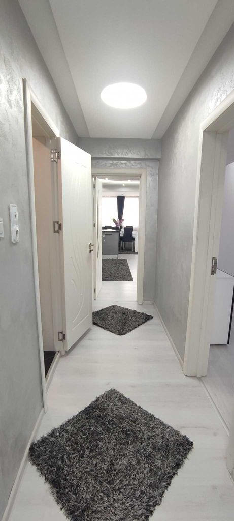Продава се Тристаен апартамент в Асеновград - 135 кв.м за 1112 €/кв.м - Снимка #2