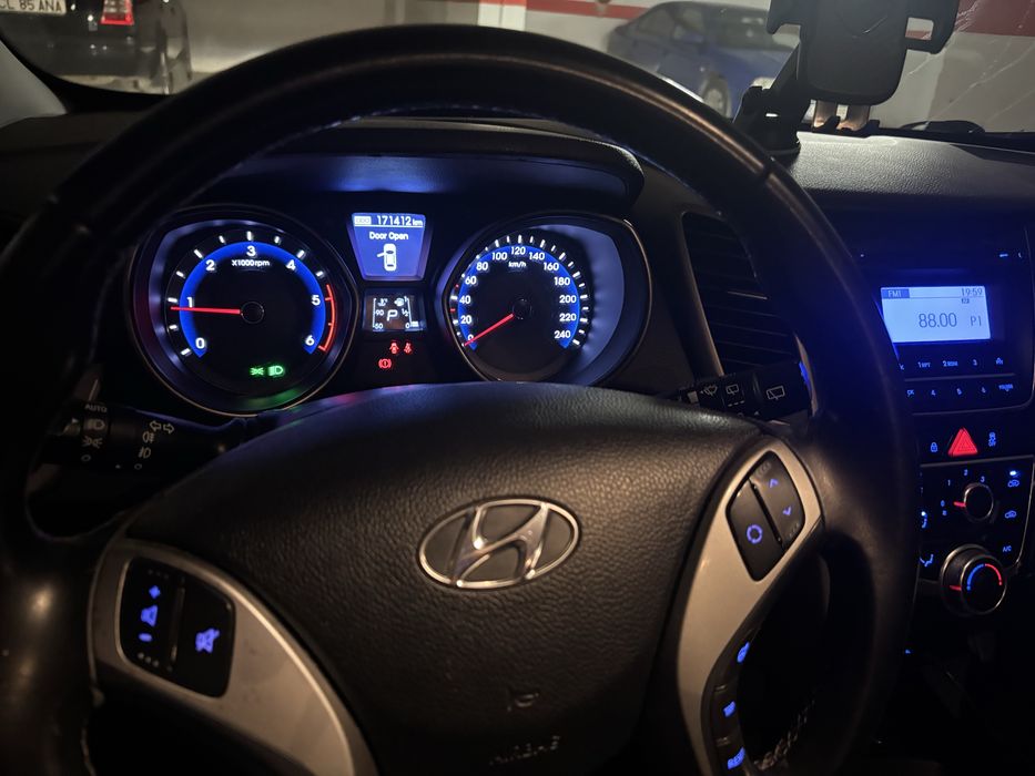 Hyundai i30 1.6 diesel automata