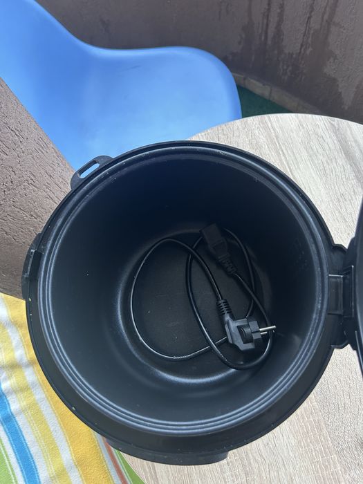 Мултикукър VOLTZ 5L 930W