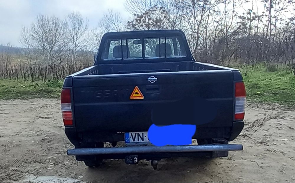 Vând Nissan navara