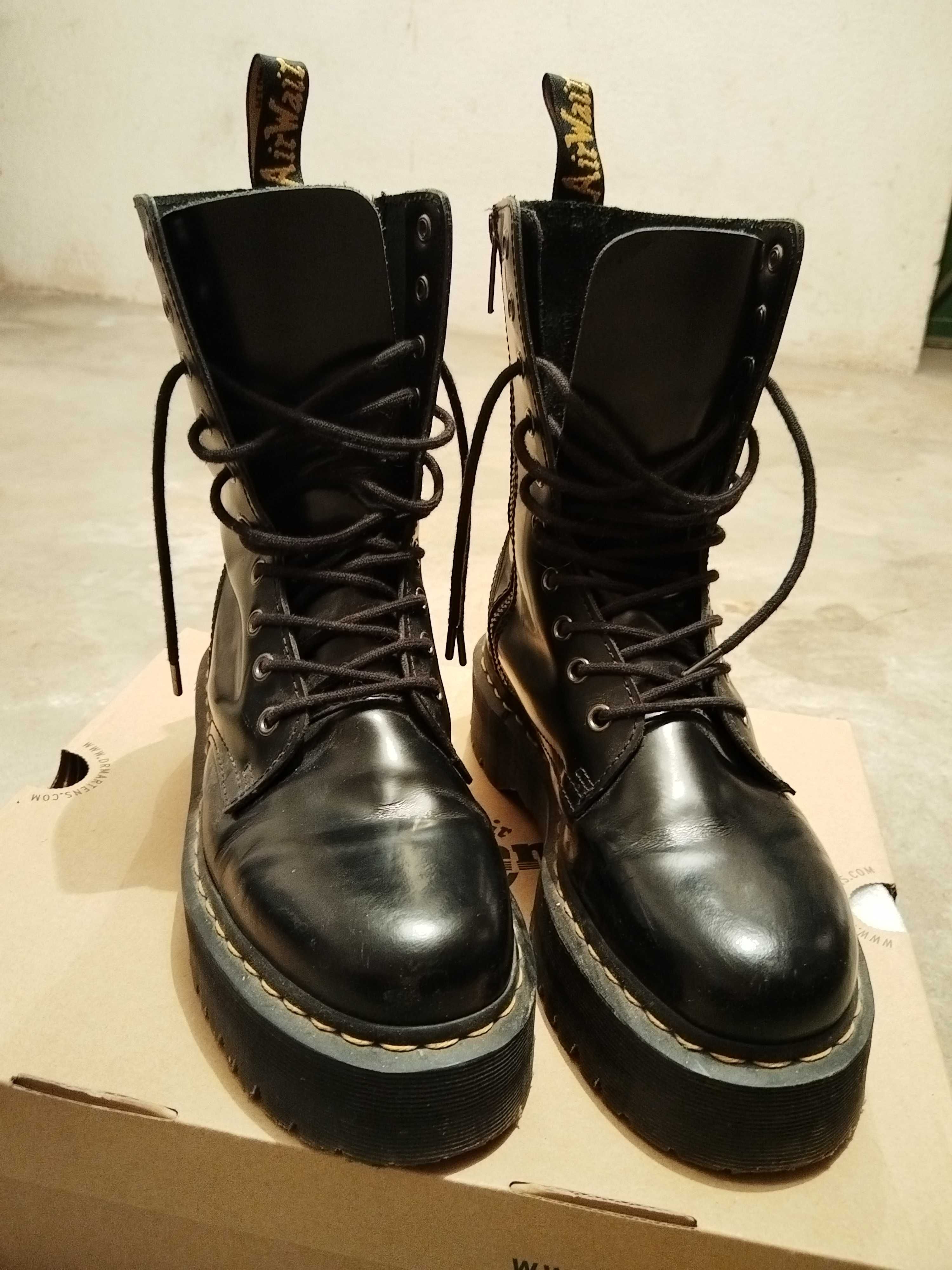 Dr. Martens Jadon Hi високи кубинки с платформа естествена кожа