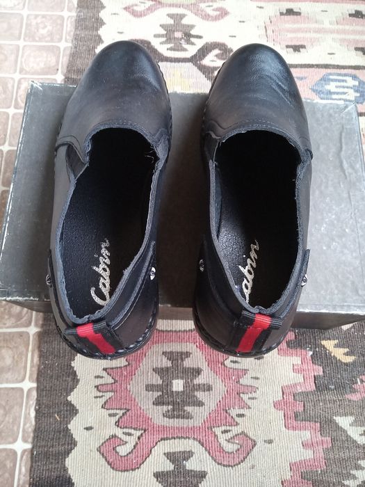 Лот два броя дамски обувки