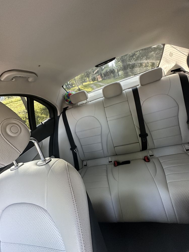 Vând Mercedes C200 D