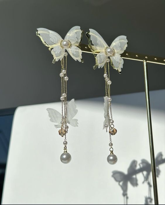 Дървен рафт за бижута и аксесоари