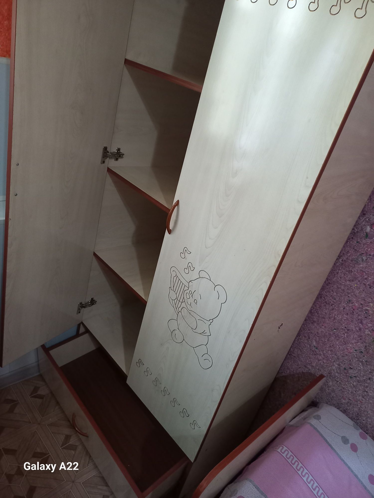 Кровать шкаф и тумбочка
