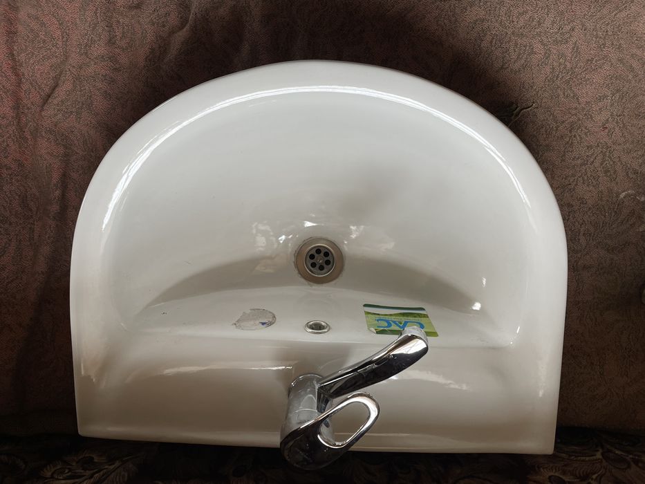 Продаются раковина и межкомнатнве двери