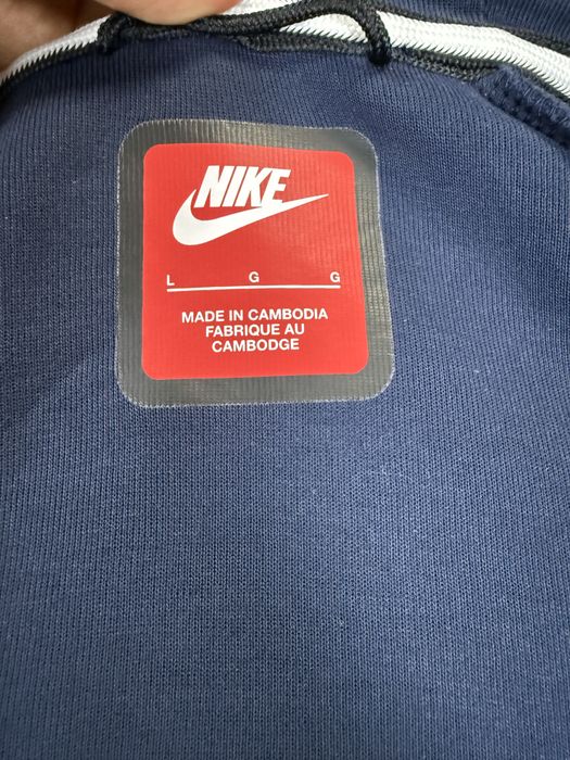 Продается Оригинальный Tech fleece последний размер L маломерка