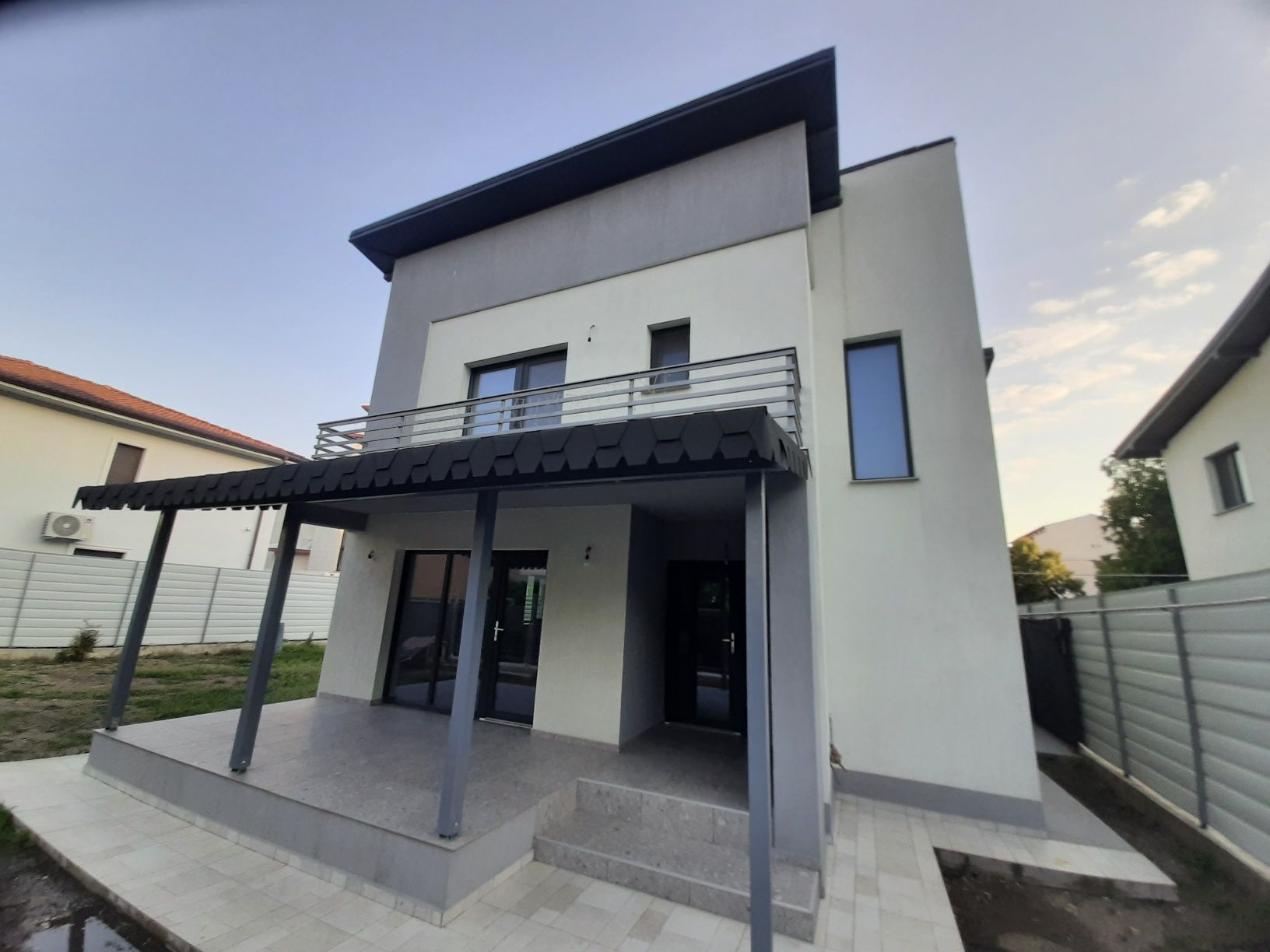 Casa Focsani-35%AvansParter +Etaj+Pod-4 Dormitoare,2 Bai,BucatarieOPEN