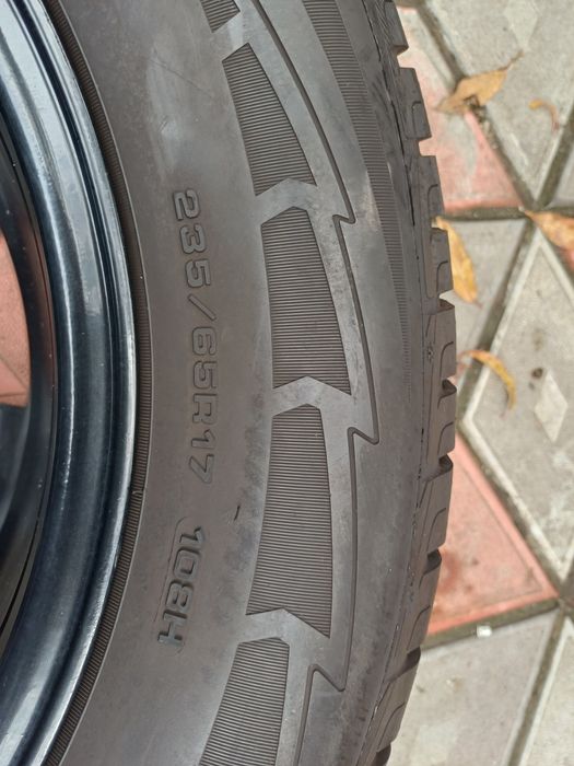 Vând 4 anvelope de iarna 235 65 r17 GOODYEAR  foarte bune