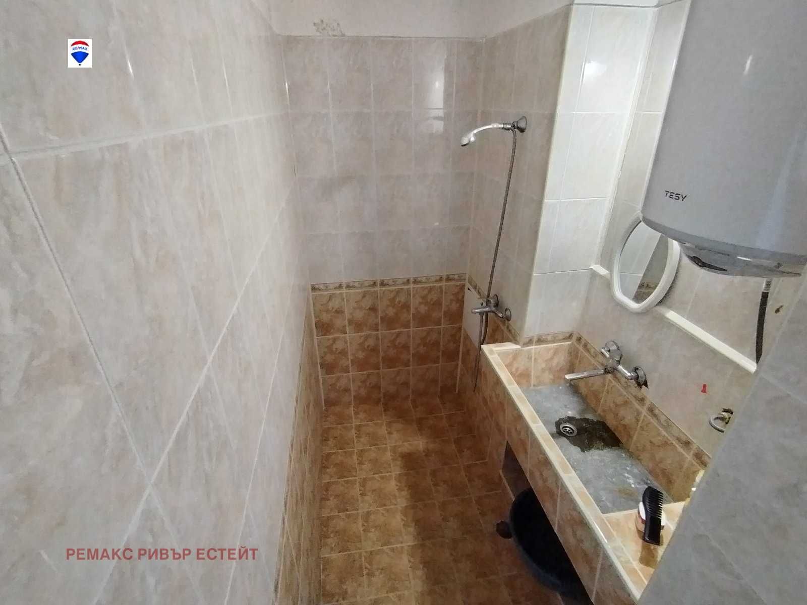 Тристаен апартамент за продажба кв. Родина 2