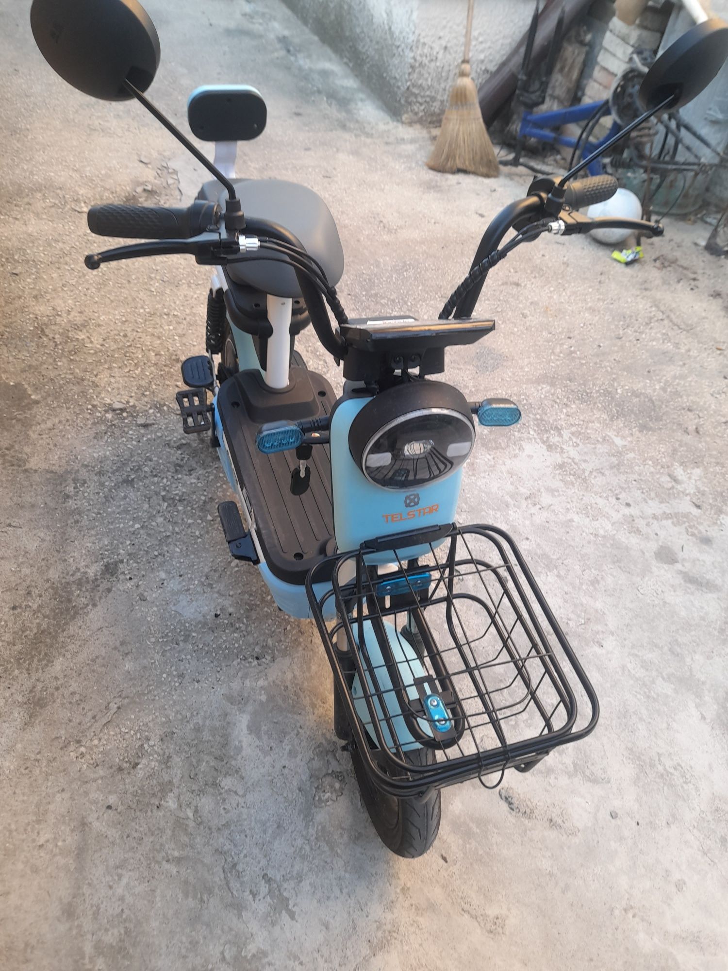 Продавам    скутер