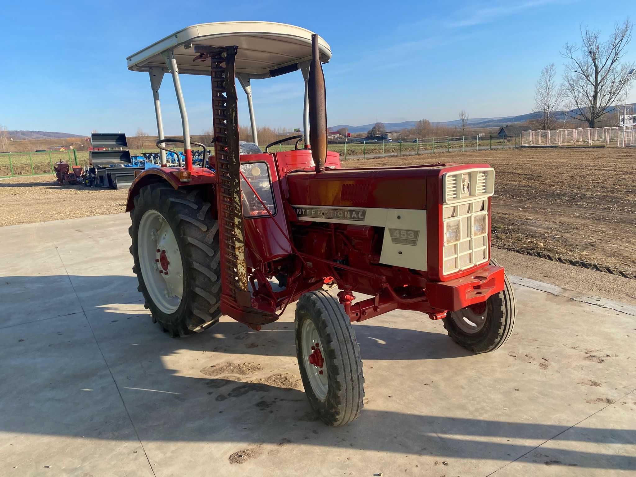 Tractor International 453