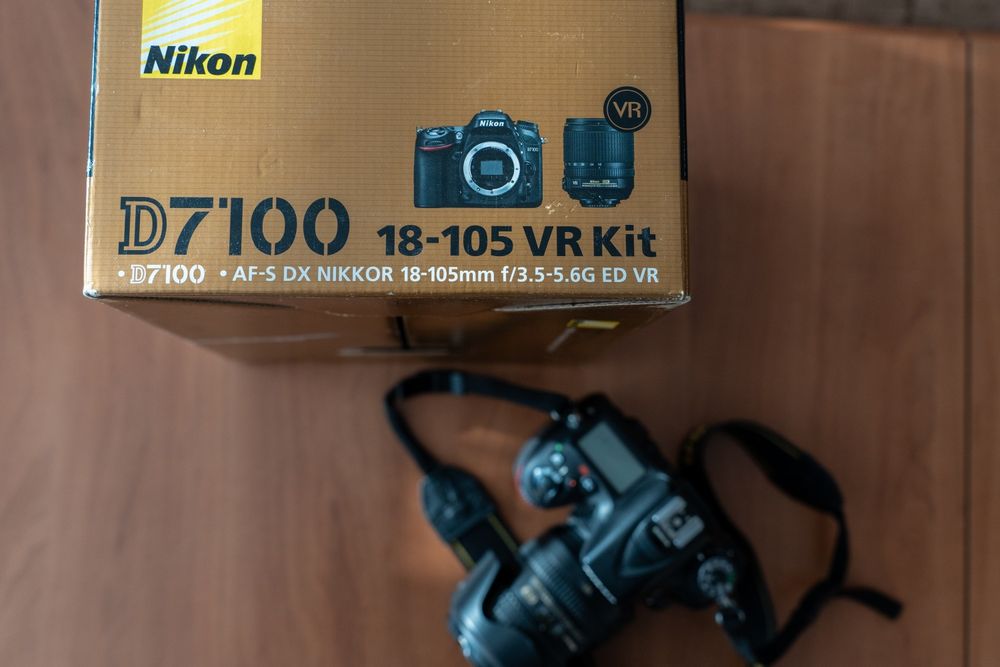 Nikon D7100 + обектив 16-85 mm + светкавица