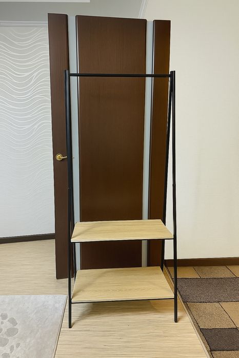 Вешалка с полками для одежды Продаю удобную напольную вешалку