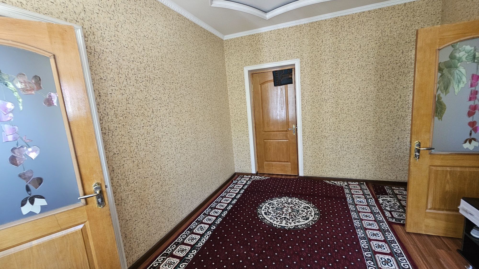 Uy sotiladi. Дом продаётся