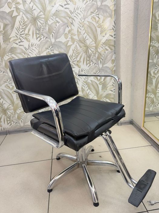 Парикмахерское кресло