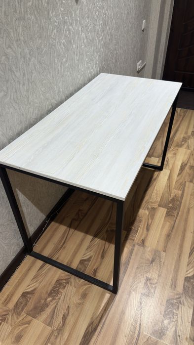 Лофт Стол сотилади