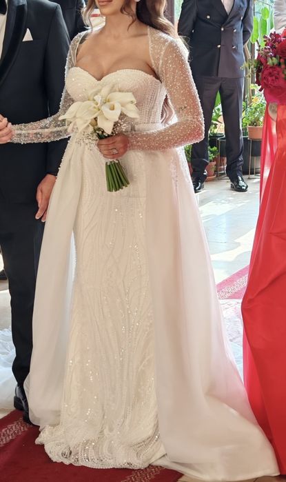 Vand rochie de mireasa cu trena detasabila