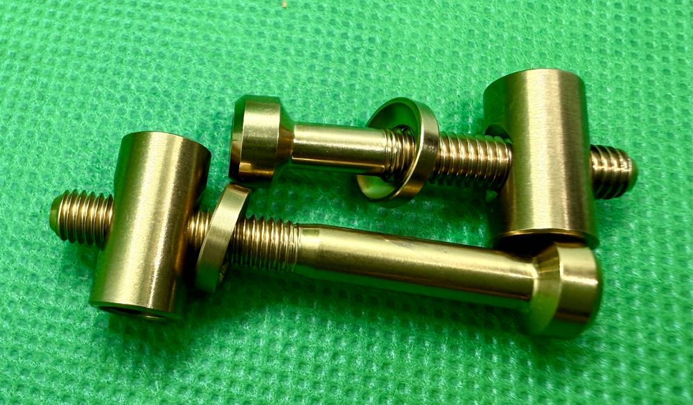 Kit prindere șa din titan.