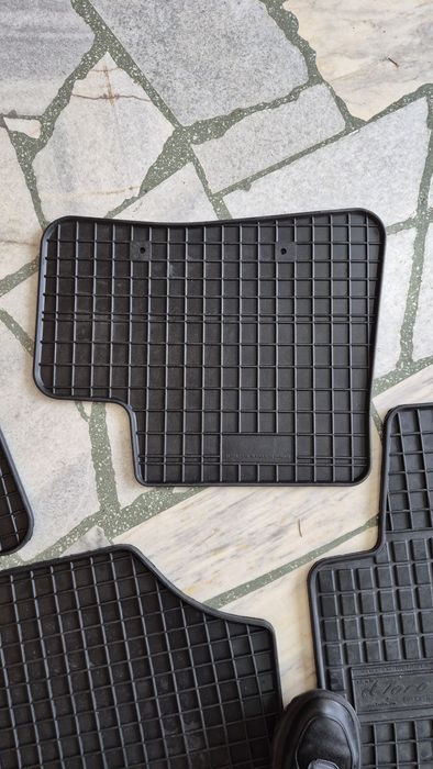 Комплект гумени и мокетени стелки от Peugeot 206/Пежо 206