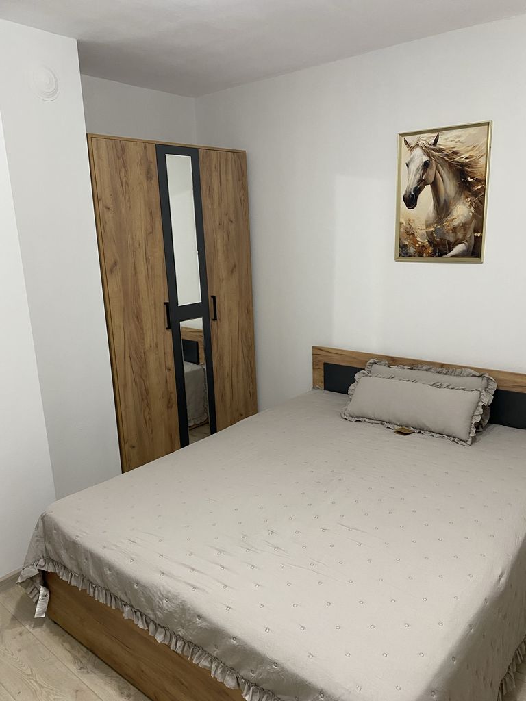 Продава се Двустаен апартамент в Плевен, Идеален център - 55 кв.м за 2219 €/кв.м - Снимка #2