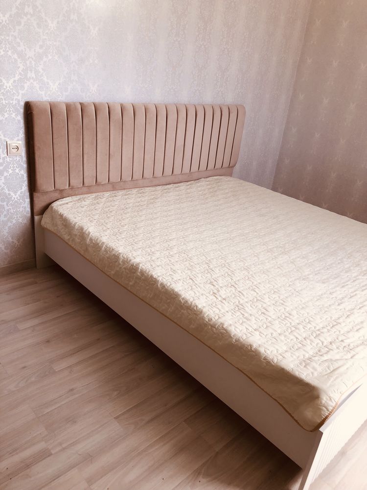Кровать 2-х спальный с матрацом