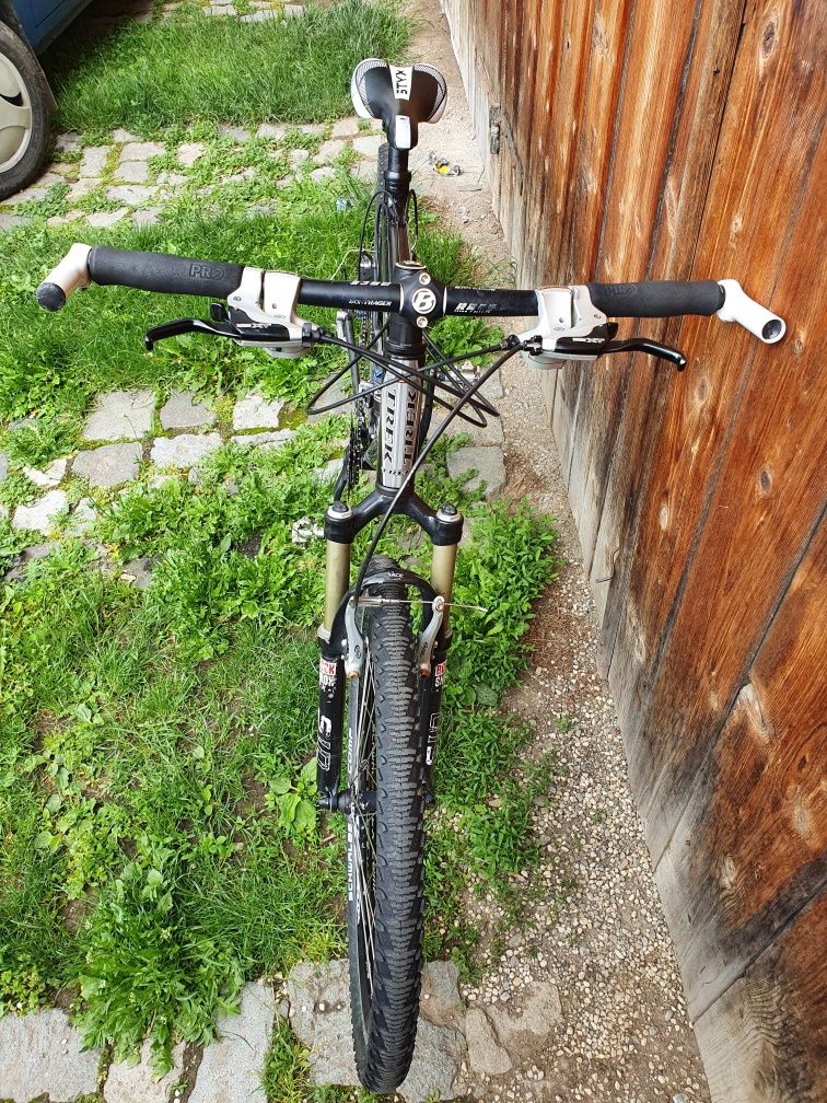 Bicicleta mtb full carbon Trek 26