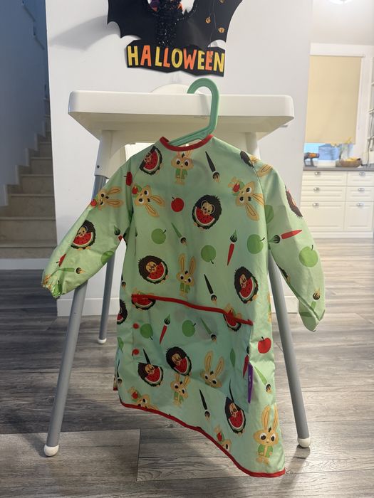 Scaun de masa Antilop Ikea si baveta Tidy Tot