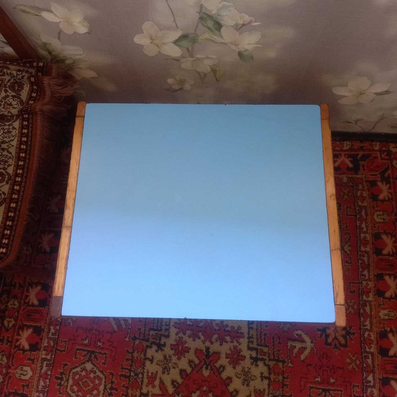 Продам деревянный детский столик