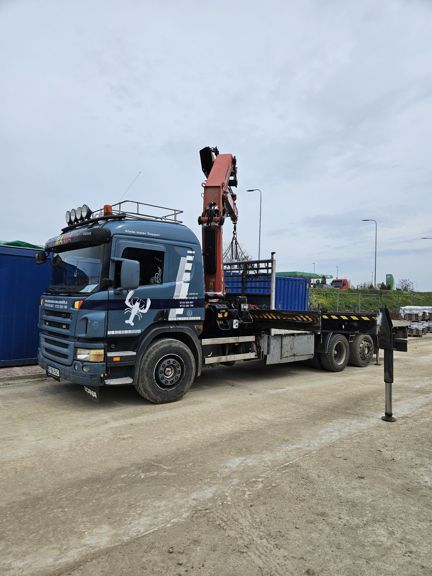 Inchiriere Camion cu Macara Transport Containere Utilaje Nacele CNC