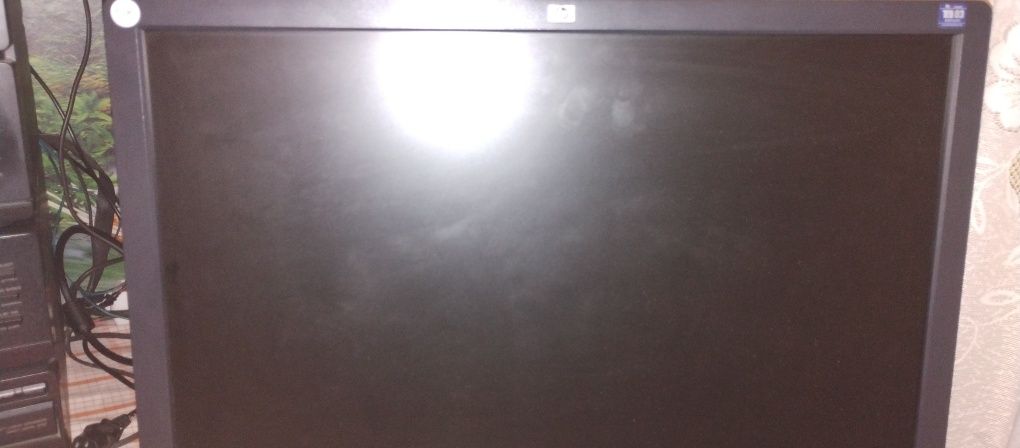 Продавам монитор ,hp