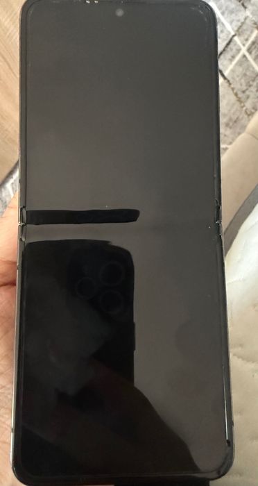 Samsung z flip 5 за части
