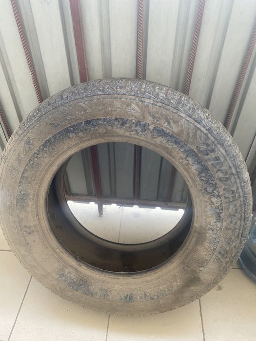 Отдам 4 старые шины по низкой цене