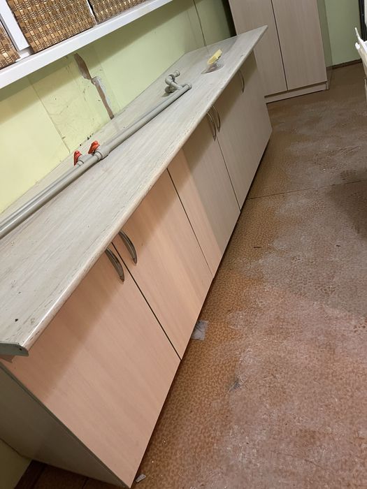 Есик тап таза 10 000 тг, тумба кухняга 15000 тг