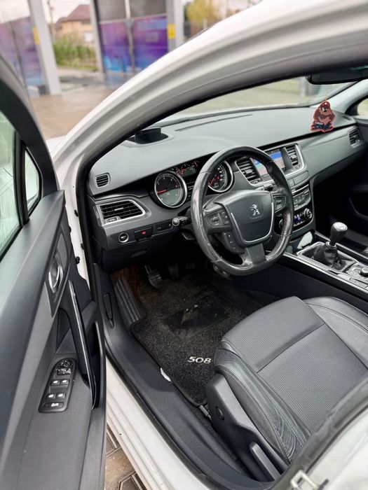 Peugeot 508 SW 2012 panoramic