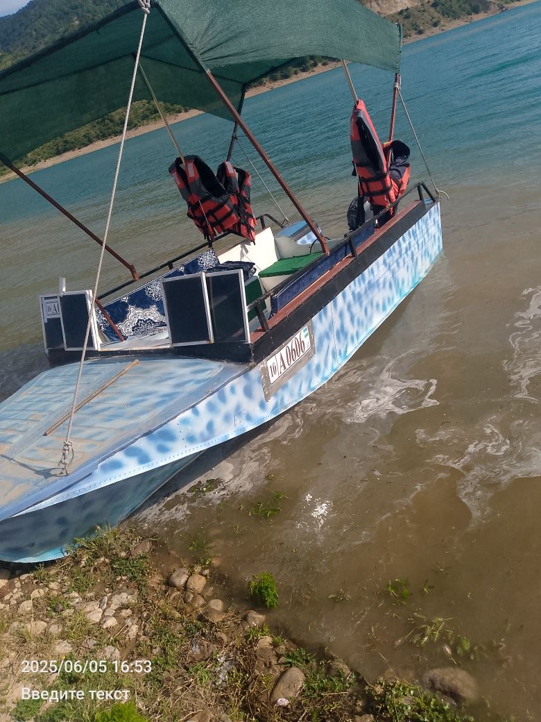 Voronis matori qayiq suvda ishlab turibdi holati yaxshi 3500$