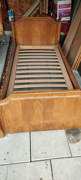 Vand 2 paturi de o persoană din lemn masiv