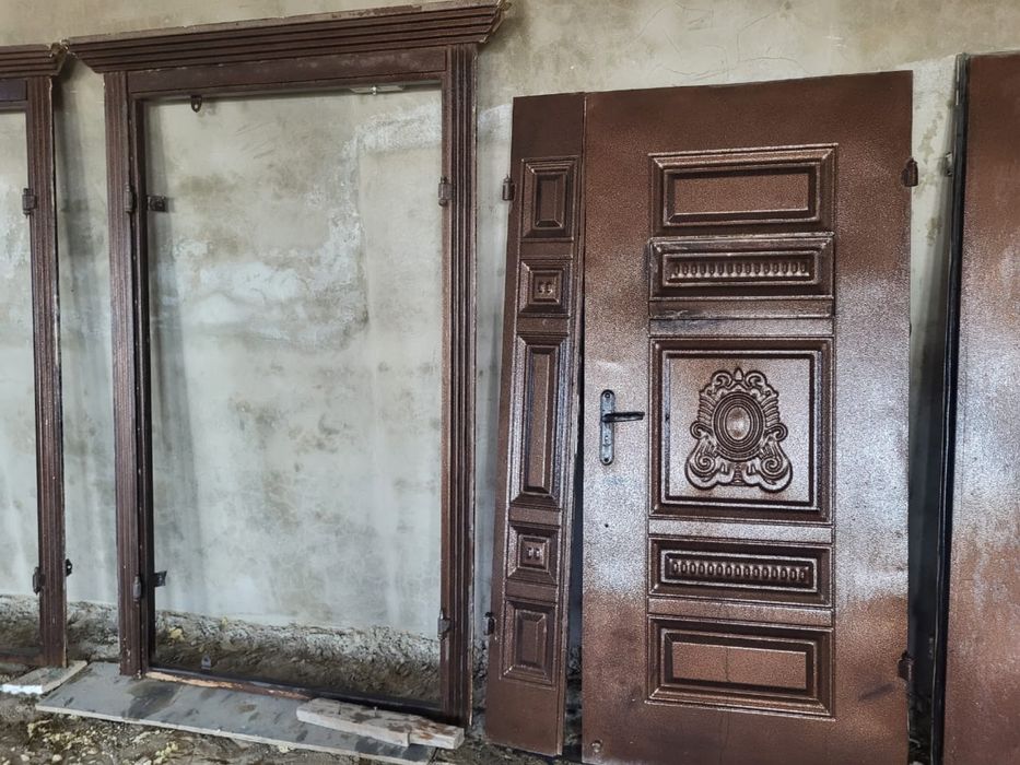 Продается металлическая дверь