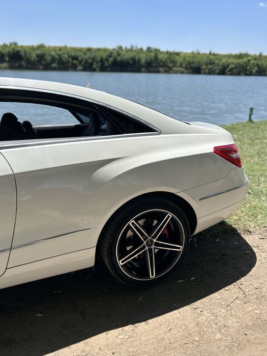 Dezmembrari Mercedes w207